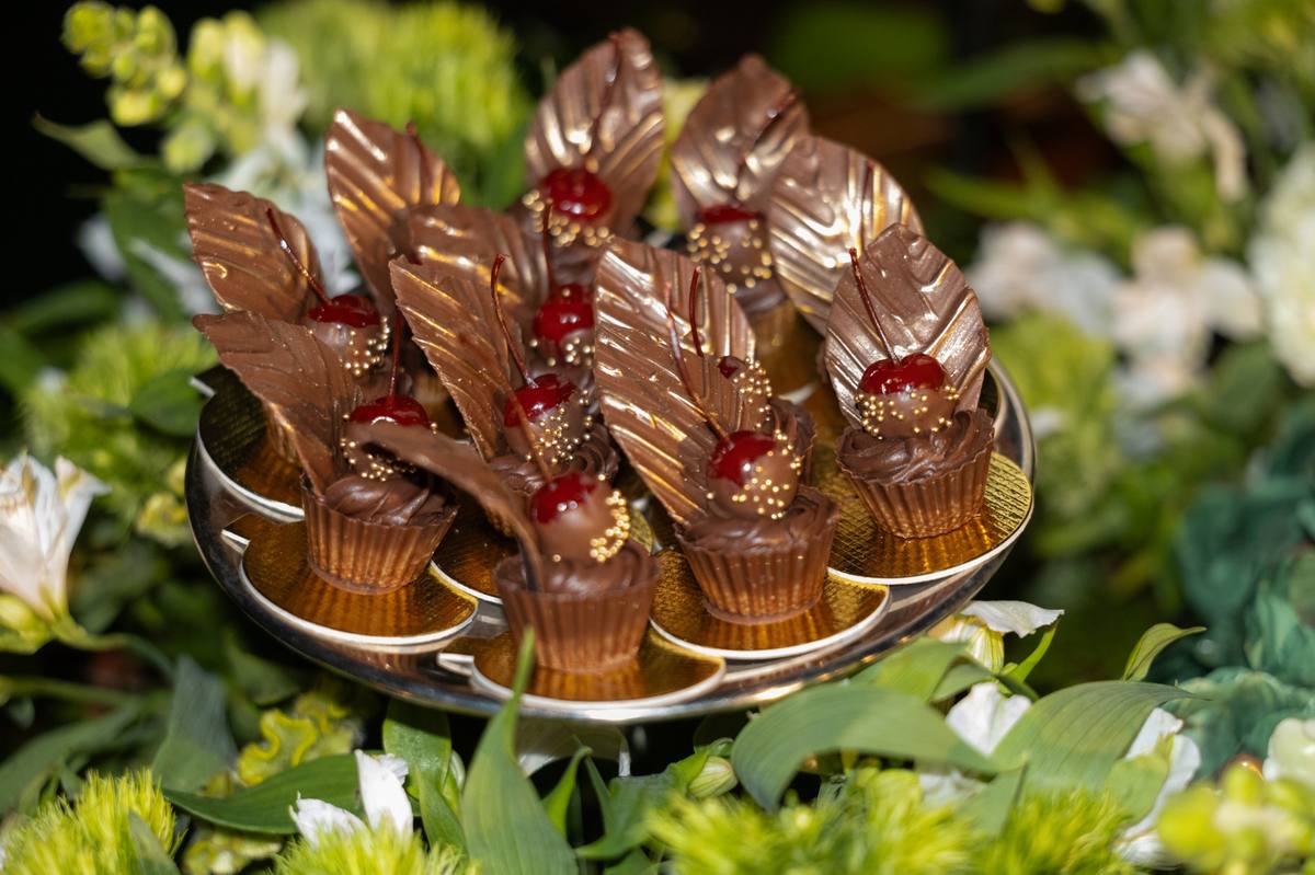 Doces de chocolate da festa